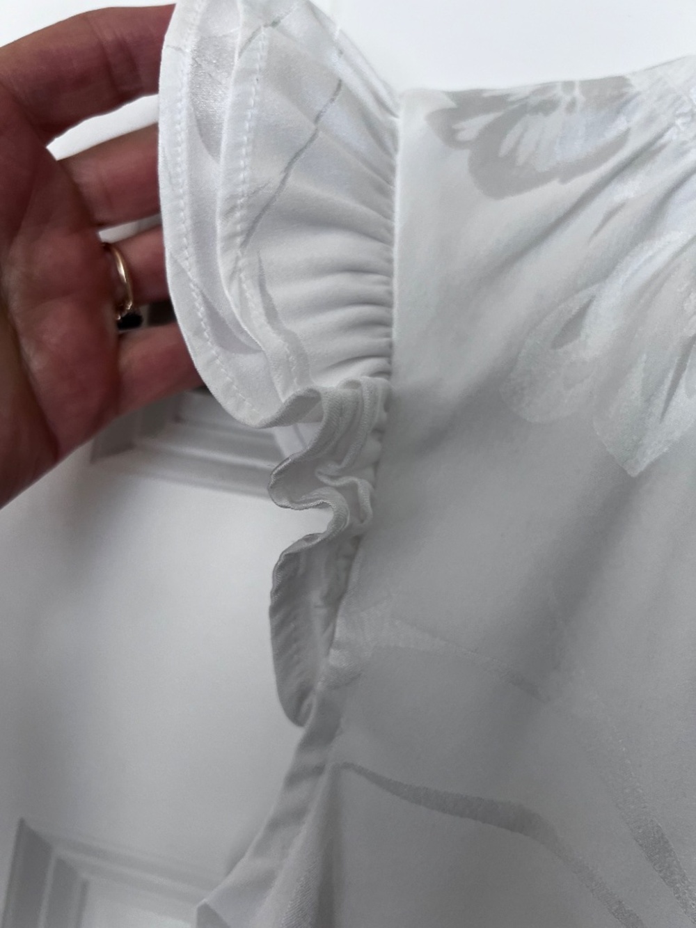 Calvin Klein White Floral Textured Blouse Size S Ruffle Neck - Picture 4 of 5